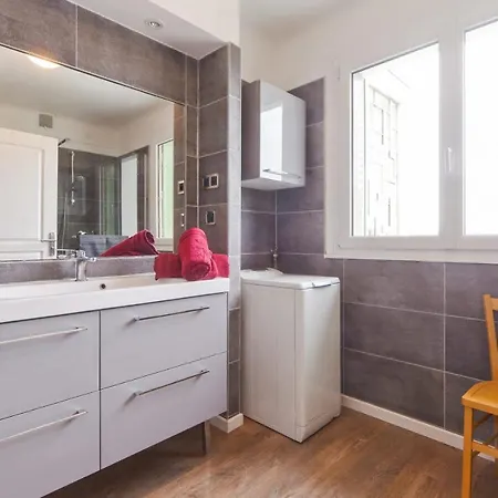 2br W Balcony And Splendid View On The Mountains In - Welkeys *
